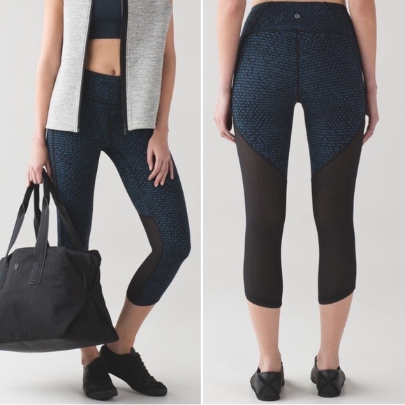 Lululemon Deep Breath Crop 21" Mesh Leggings in Shatter Weave Teal Blue - Picture 1 of 7